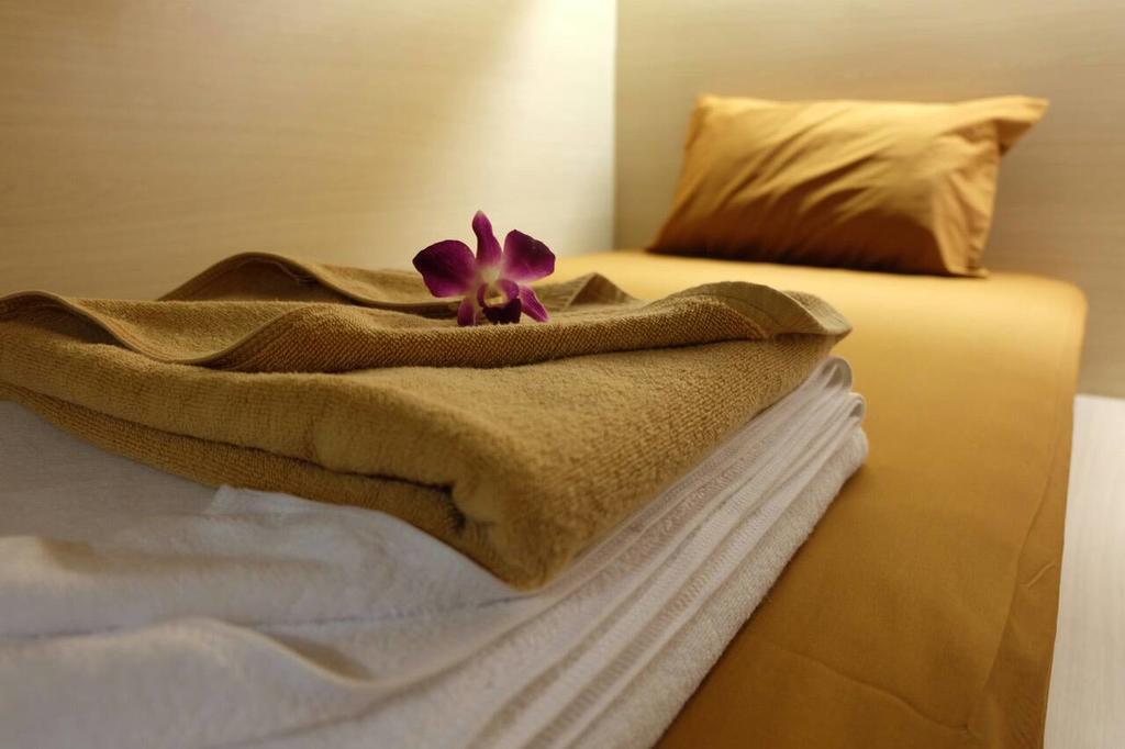 Rockstel Loma Hostel Phuket Exterior photo