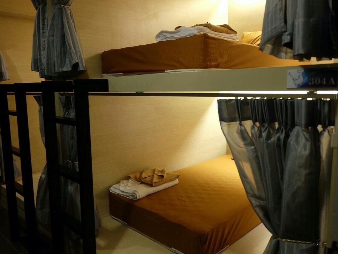 Rockstel Loma Hostel Phuket Exterior photo